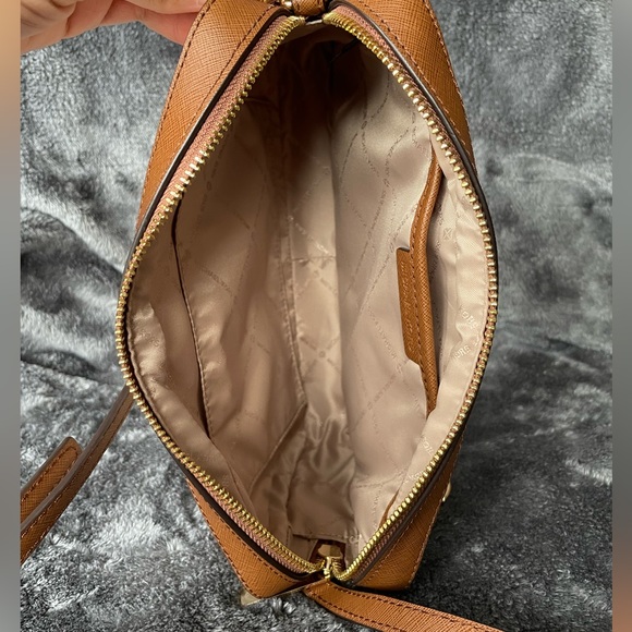 Michael Kors Jet Set LG EW Crossbody - Picture 6 of 6